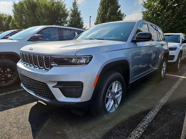 2025 Jeep Grand Cherokee GRAND CHEROKEE LAREDO X 4X4