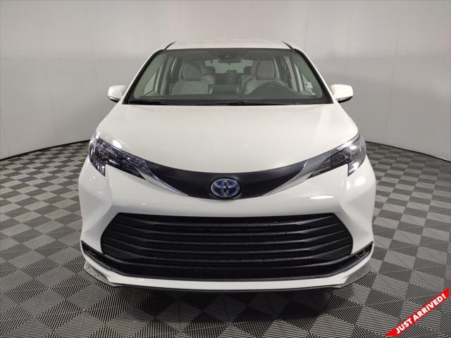 2024 Toyota Sienna LE