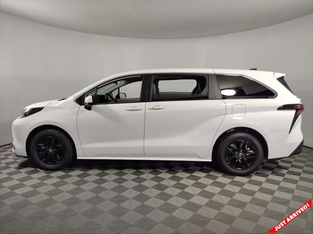 2024 Toyota Sienna LE