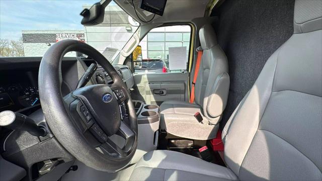 2022 Ford E-450 Cutaway Base