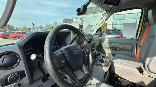 2022 Ford E-450 Cutaway Base