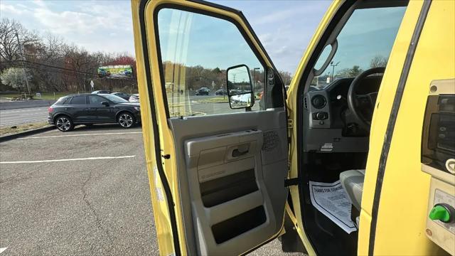 2022 Ford E-450 Cutaway Base