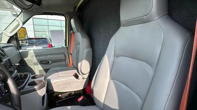 2022 Ford E-450 Cutaway Base