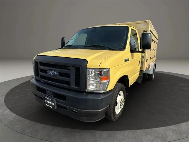2022 Ford E-450 Cutaway Base for sale in Old Bridge, NJ