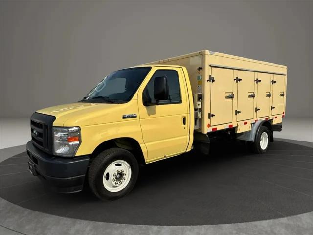 2022 Ford E-450 Cutaway Base