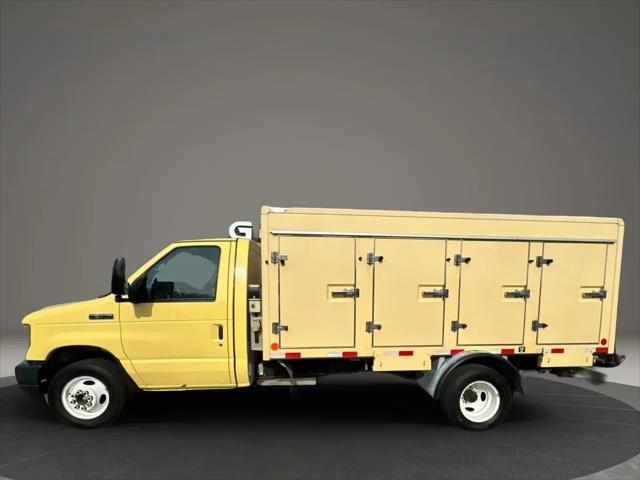 2022 Ford E-450 Cutaway Base