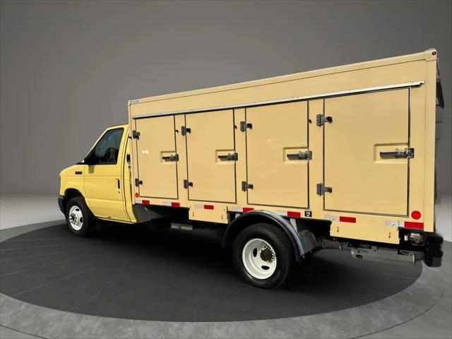 2022 Ford E-450 Cutaway Base