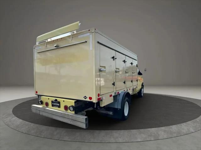 2022 Ford E-450 Cutaway Base