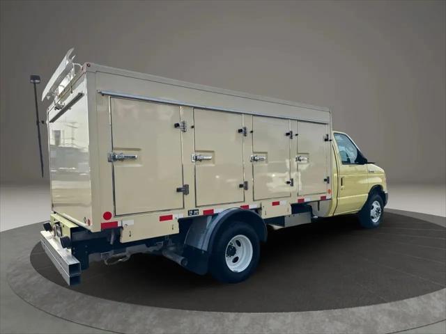 2022 Ford E-450 Cutaway Base