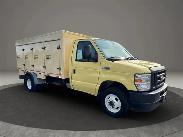 2022 Ford E-450 Cutaway Base