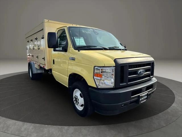 2022 Ford E-450 Cutaway Base