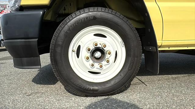 2022 Ford E-450 Cutaway Base