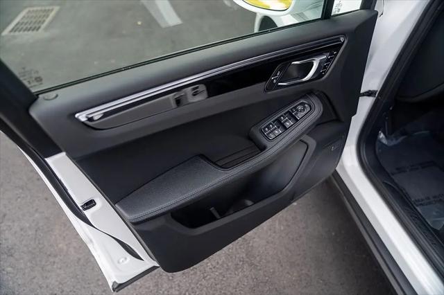 2025 Porsche Macan Macan
