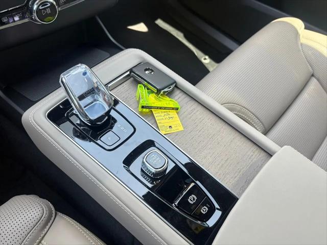 2026 Volvo XC90 Ultra, B6 AWD Gas (mild hybrid), Gasoline, Bright, 7 Seats