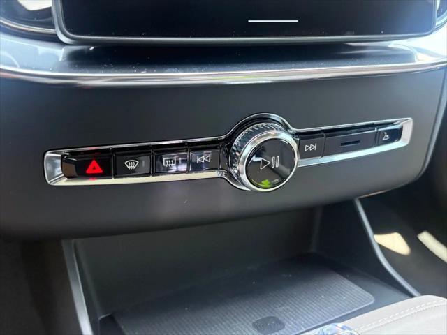 2026 Volvo XC90 Ultra, B6 AWD Gas (mild hybrid), Gasoline, Bright, 7 Seats