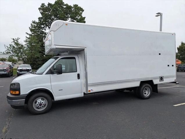 2025 GMC Savana Cutaway Work Van