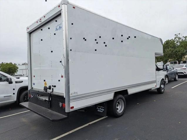 2025 GMC Savana Cutaway Work Van