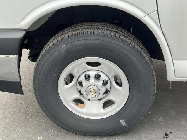 2025 Chevrolet Express Cargo Van RWD 2500 Regular Wheelbase WT