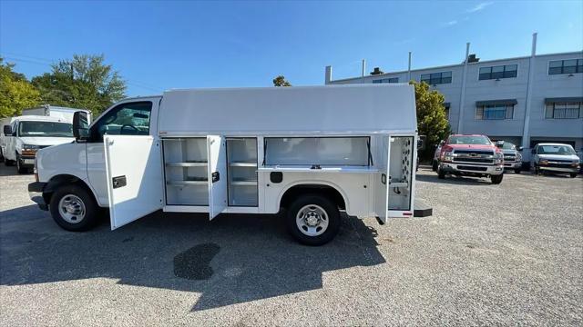 2025 Chevrolet Express Cutaway Work Van