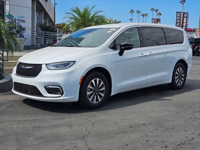 2026 Chrysler Pacifica Plug-In Hybrid PACIFICA PLUG-IN HYBRID SELECT 2026 Chrysler Pacifica Plug-In Hybrid PACIFICA PLUG-IN HYBRID SELECT