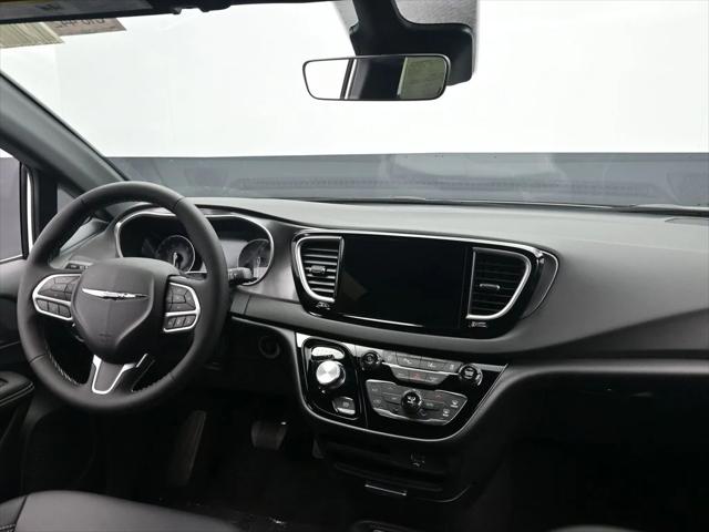 2026 Chrysler Voyager VOYAGER LX