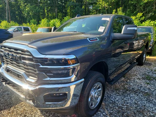 2025 RAM 3500 Tradesman Crew Cab 4x4 8 Box