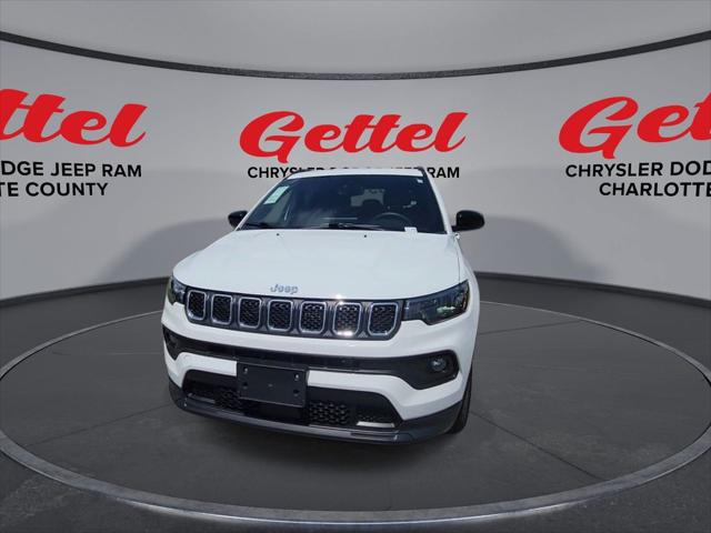 2023 Jeep Compass Latitude Lux FWD