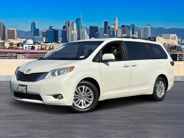 2017 Toyota Sienna XLE 8 Passenger