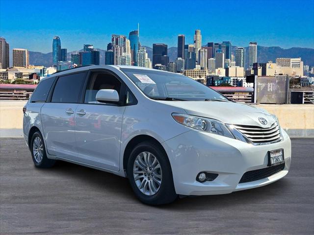 2017 Toyota Sienna XLE 8 Passenger