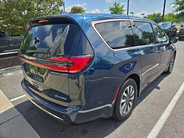 2024 Chrysler Pacifica Hybrid Select