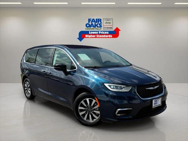 2024 Chrysler Pacifica Hybrid Select