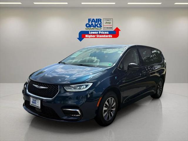 2024 Chrysler Pacifica Hybrid Select