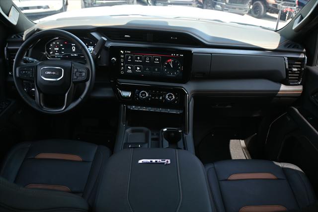 2025 GMC Sierra 2500HD 4WD Crew Cab Standard Bed AT4