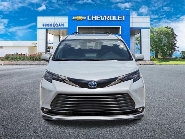 2024 Toyota Sienna Woodland Edition