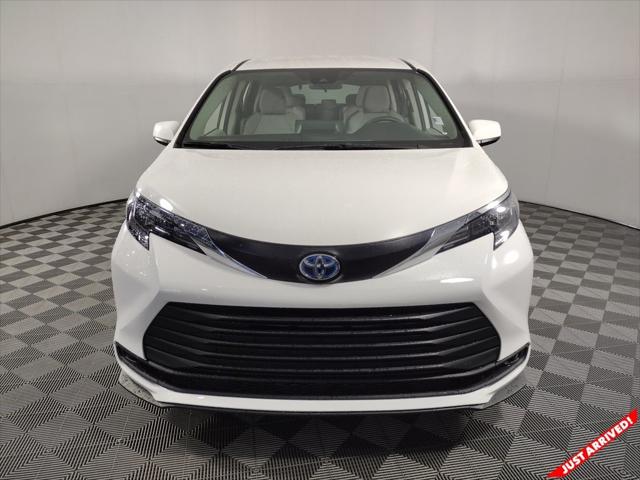 2024 Toyota Sienna LE