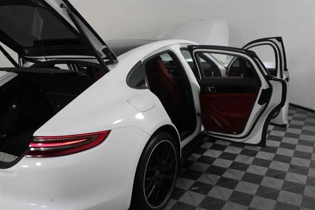 2019 Porsche Panamera Standard