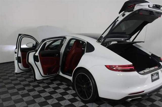 2019 Porsche Panamera Standard