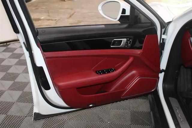 2019 Porsche Panamera Standard