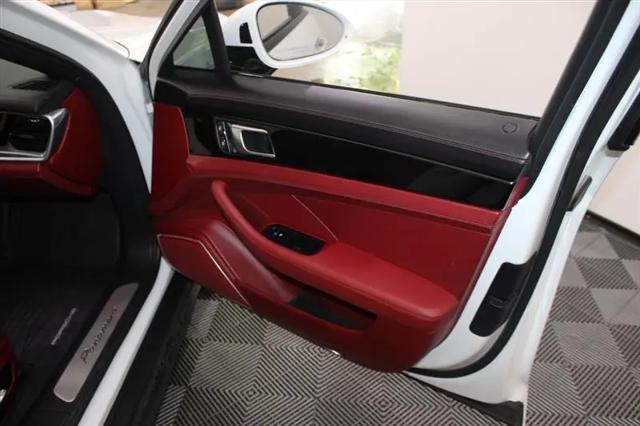 2019 Porsche Panamera Standard
