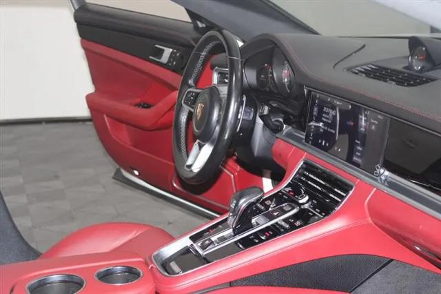 2019 Porsche Panamera Standard