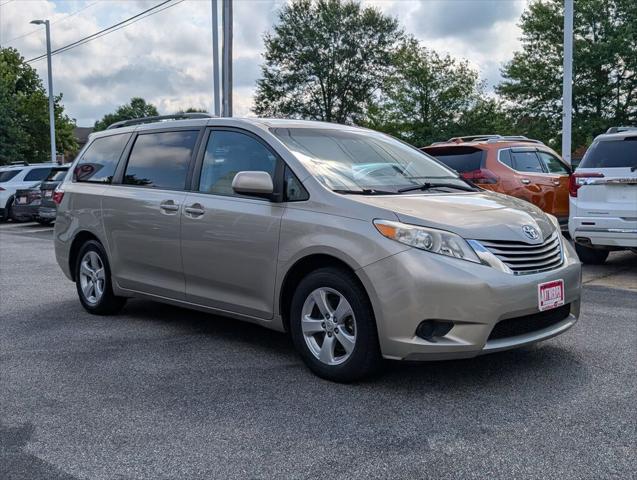 2015 Toyota Sienna LE 7 Passenger