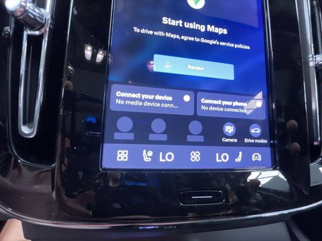 2026 Volvo XC40 Plus, B5 AWD Gas (mild hybrid), Dark