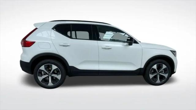 2026 Volvo XC40 Plus, B5 AWD Gas (mild hybrid), Dark