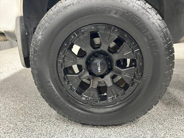 2004 Nissan Titan LE