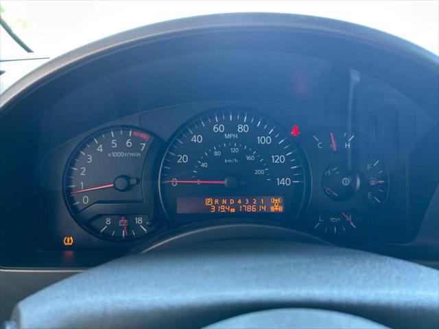 2004 Nissan Titan LE