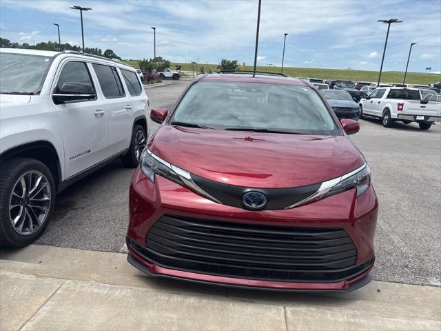 2024 Toyota Sienna LE