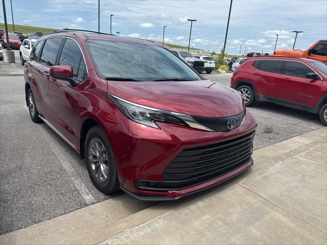 2024 Toyota Sienna LE