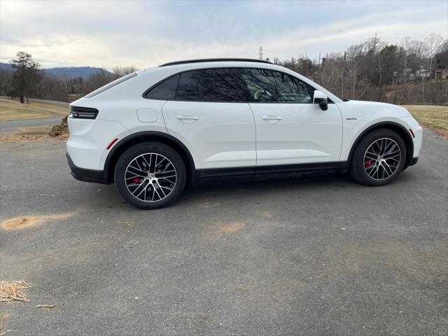 2025 Porsche Macan Electric 4S