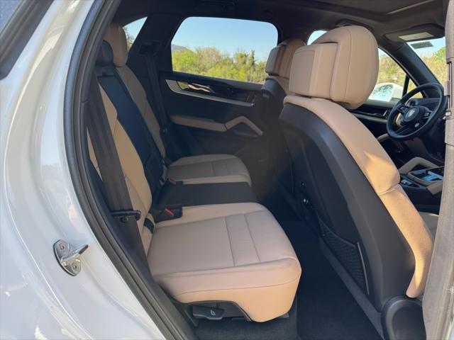 2025 Porsche Cayenne Unknown