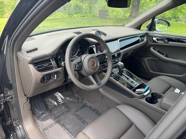 2025 Porsche Macan T